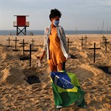 Brazílie bojuje s koronavirem, ale svět už řeší jiné starosti.