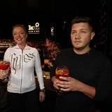 Dominika Gottová na oslavě narozenin baru v centru Prahy se svým kamarádem Pitym