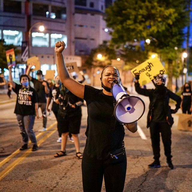 Atlanta zav dal vlnu demonstrac hnut Black Lives Matter. Policist u...