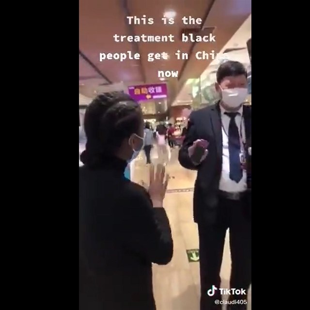 V n se bojem proti rasismu pli netrp. Do nkterch obchod nebo restaurac ernochy vbec nepoutj.