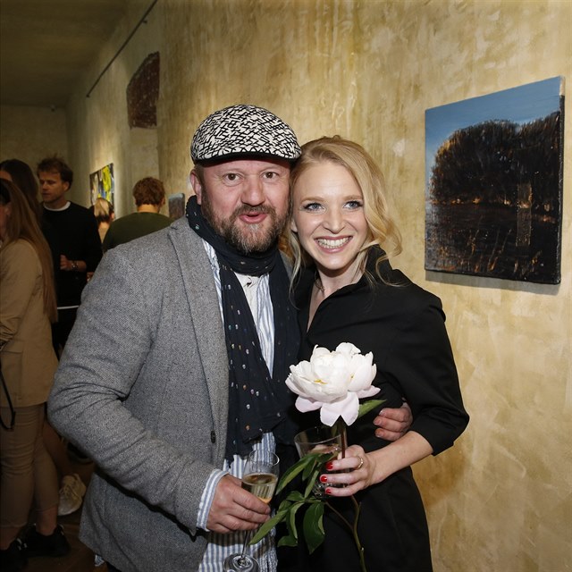 Karel Zima s krsnou designerkou Annou Mareovou na prezentaci jejich perk...