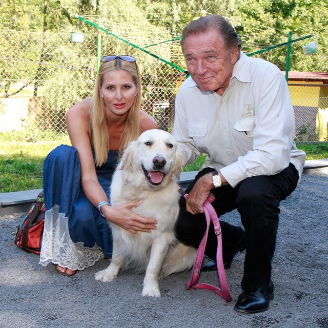 Karel a Ivana Gottovi s jejich milovanou fenkou Stellou