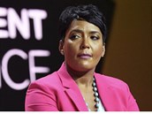 Starostka Atlanty Keisha Lance Bottomsová zvládla demonstrace na jedniku.