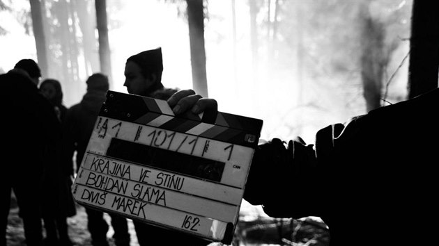 Film Krajina ve stínu reíruje Bohdan Sláma.