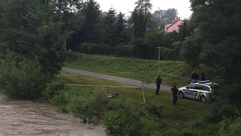 Policie zjiuje píiny tragédie pi které zemela osmiletá dívka.