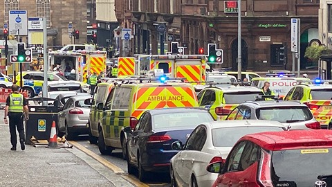 Útoník ubodal v centru Glasgow ti lidi. Policie ho na míst zastelila.