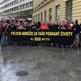 Přes stovka lidí v Brně demonstrovala za Black Lives Matters. „Slušní lidé“ na...