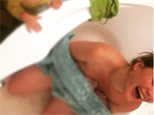 Kristýna Leichtová zveejnila fotku ze svého domácího porodu. Mla být pítomná...