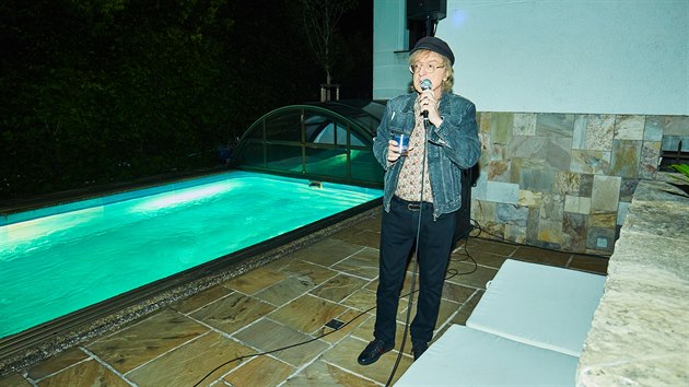 Katka �birková zve�ejnila jeden z milostných dopis�, který jí její mu� v pr�b�hu jejich spole�ných let napsal. 