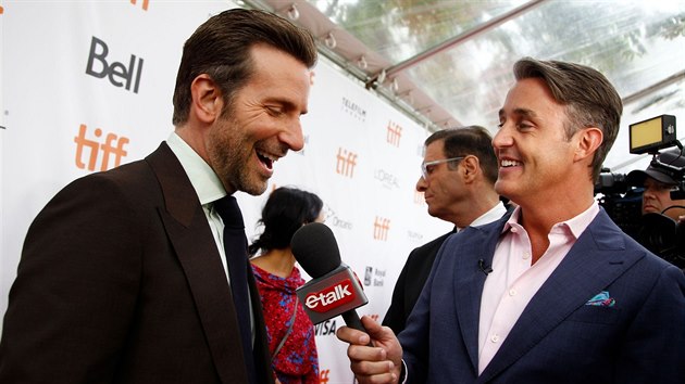 Ben Mulroney d�lá rozhovor s Bradleym Cooperem.