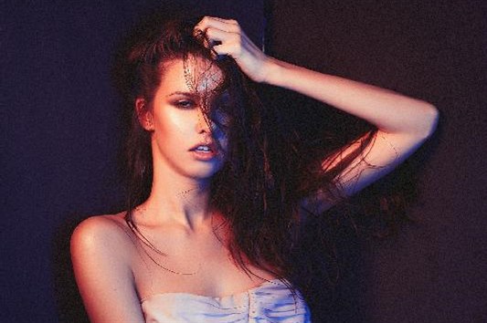 Dominika Braniová jako modelka nafotila i odvánjí snímky.
