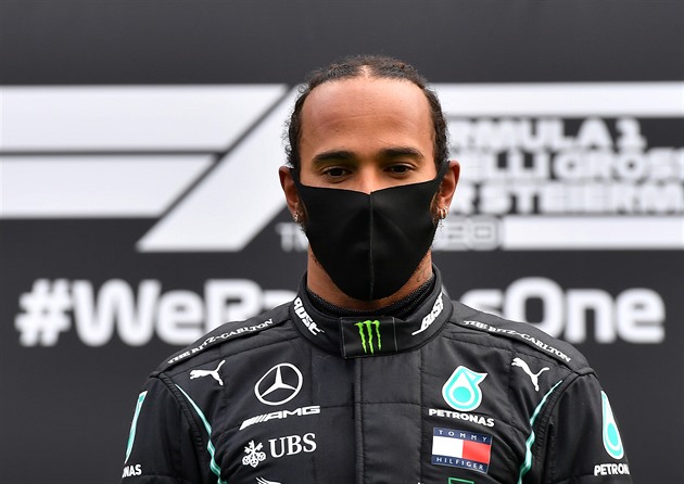 Samozvaný ochránce ernoch ve svt motorsportu Lewis Hamilton u zaíná tvát...