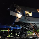 U Českého Brodu se srazily vlaky. Desítky zraněných, strojvedoucí zemřel.