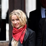 Amber Heard pichz k soudu, v pozad jej podpora: Souasn ptelkyn Bianca...