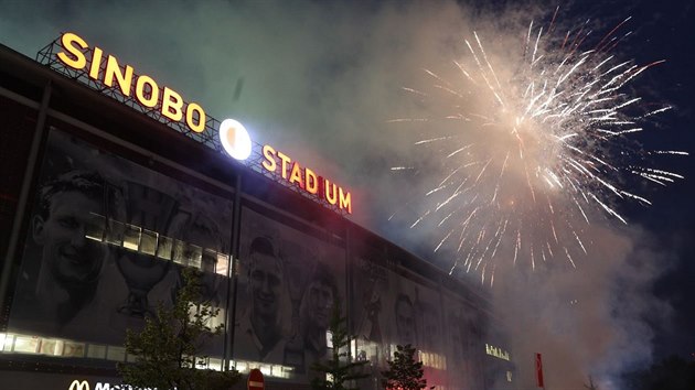 Fanouci praské Slavie si mli neúmysln zapálit vlastní stadion.