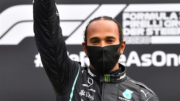 Samozvaný ochránce �ernoch� ve sv�t� motorsportu Lewis Hamilton u� za�íná �tvát...