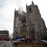 Francouzsk policie kvli poru gotick katedrly v Nantes znovu zatkla...
