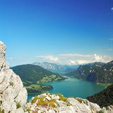 Okol jezera Mondsee a vrcholu Drachenwand je vyhledvanm turistickm clem.