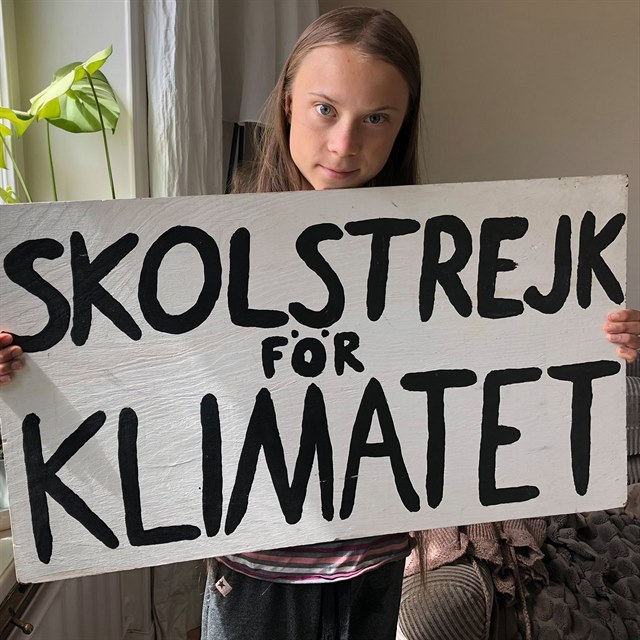 Greta Thunbergov u do koly chodit nemus. Dky svm protestm a demonstracm...
