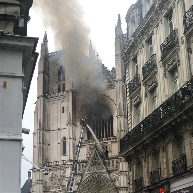 Francouzsk vlda slbila, e obnovu gotickho svatostnku v Nantes zaplat...
