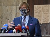 Ministr zdravotnictví Adam Vojtch na tiskové konferenci