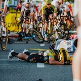 Nizozemsk cyklista Fabio Jakobsen bojoval o ivot po dsivm pdu v polskch...