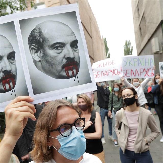 Alexandr Lukaenko volby v Blorusku vyhrl, demonstrace mu ale mon zlom...