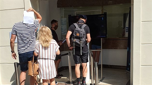 Odbrové místo na testování covid-19 na Václavském námstí má napilno.