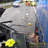 Za Plzn smrem na Sulkov rno narazil autobus do odstavenho nkladnho auta.