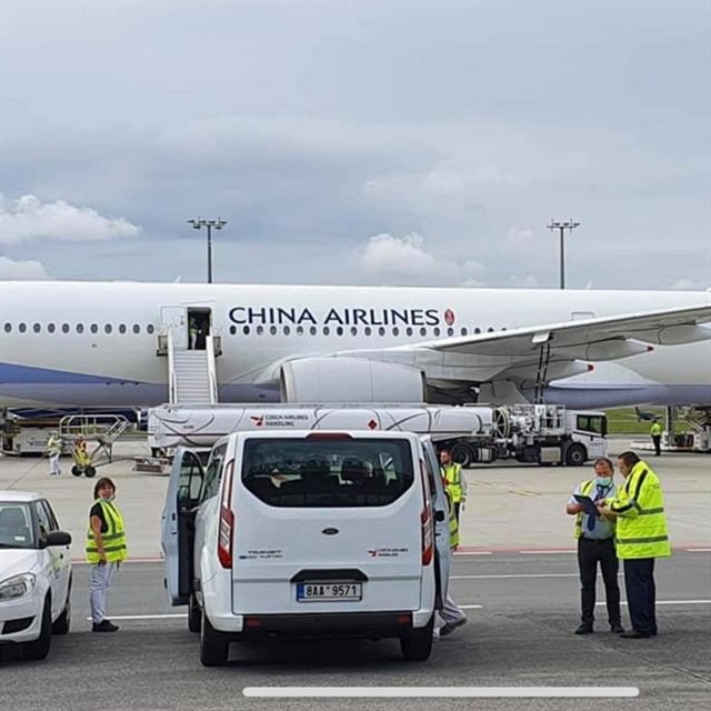 Tmto letadlem odcestovala delegace na Tchaj-wan.