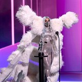 Lada Gaga na udlen cen MTV vystdala hned nkolik extravagantnch outfit....