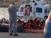 Migranti zachránní z Banksyho lod.
