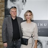 Tomáš Jeřábek a Bára Poláková na premiéře filmu Krajina ve stínu.