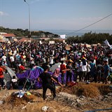 Migranti na Lesbu protestuj, chtj do Evropy.