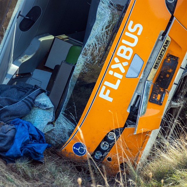 Nkolik zrannch si v sobotu rno v Nmecku vydala nehoda autobusu...