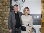 Tomá Jeábek a Bára Poláková na premiée filmu Krajina ve stínu.
