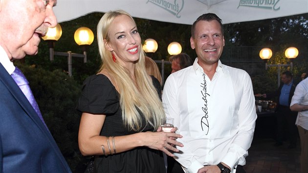 Kateina Mátlová na oslav narozenin Frantika Janeka.