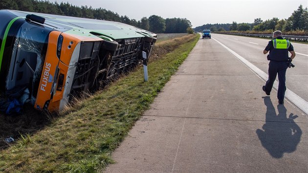 Nkolik zranných si v sobotu ráno v Nmecku vyádala nehoda autobusu...