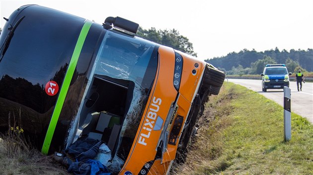Nkolik zranných si v sobotu ráno v Nmecku vyádala nehoda autobusu...