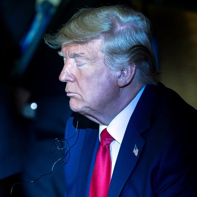 Donald Trump si na summit piel na pr minut zdmnout.