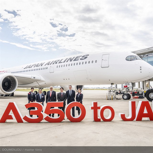 Japan Airlines už cestující nebudou oslovovat tradičním Dámy a pánové...