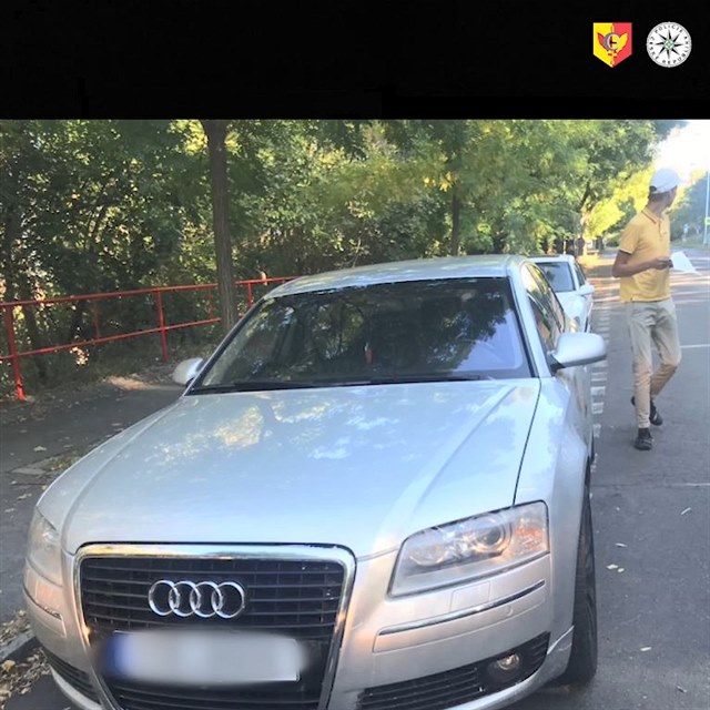 Osmnctilet idi stbrnho audi ml o vkendu tst na policisty. Tikrt...