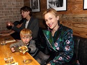 Vlastina Svátková dorazila na premiéru filmu Smeka se svým synem.