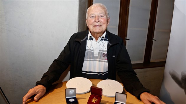 Ve v�ku 95 letu zem�el Karel Fiala, p�edstavitel Limonádového Joea.