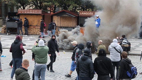 Protest na Staromstském námstí: Bez rouek a proti nim