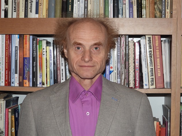 Profesor Jaroslav Flegr se zabývá evoluční biologií.