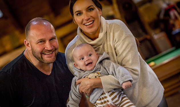 Spokojená rodinka: Lucie a Jií légrovi utajili narození syna Rona.
