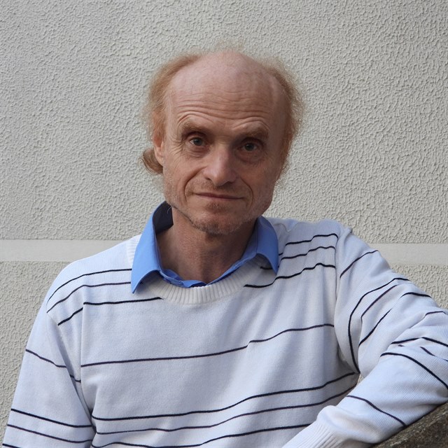 Profesor Jaroslav Flegr se zabv evolun biologi.