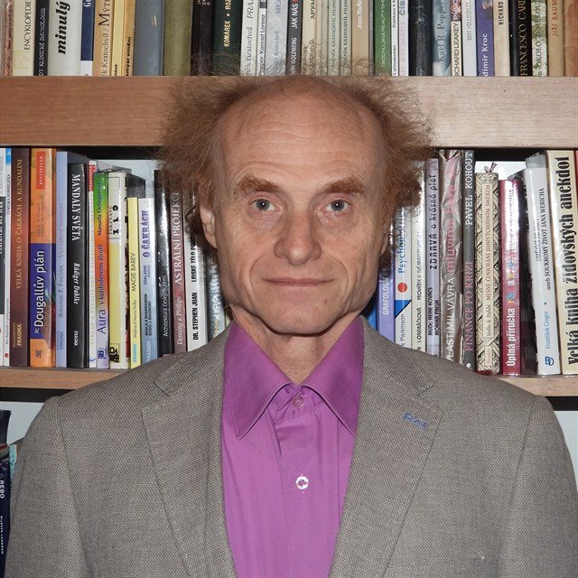 Profesor Jaroslav Flegr se zabv evolun biologi.
