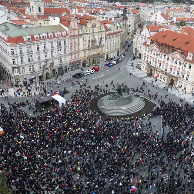 Protest na Staromstskm nmst: Bez rouek a proti nim,